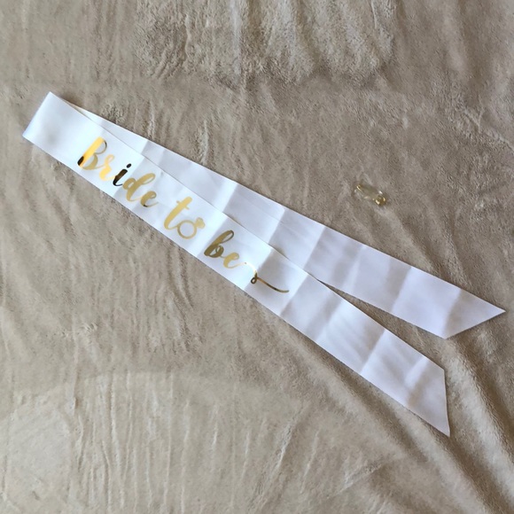 Bride To Be Sash - Picture 2 of 2